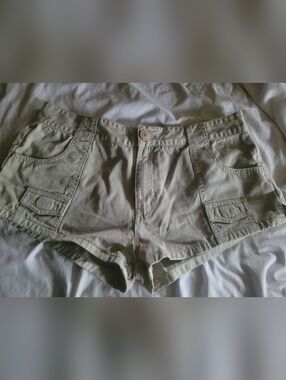 Derek Heart Khaki Cargo Shorts Size 13